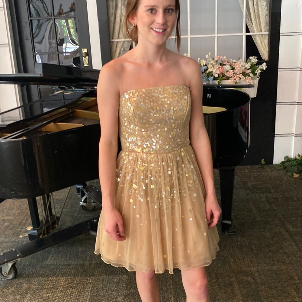 Copper sequined cocktail dress never been worn. It has attachable straps.